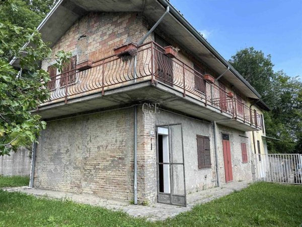 casa indipendente in vendita a Zavattarello