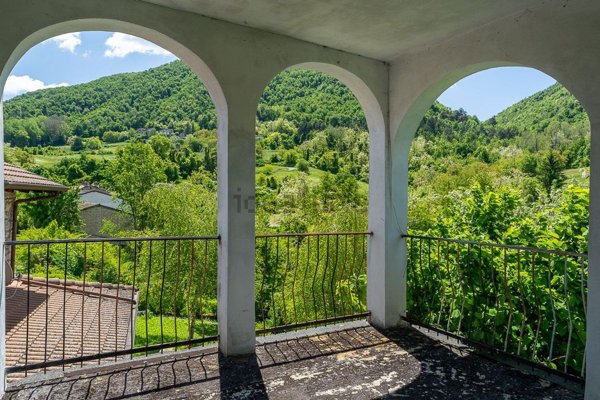 casa indipendente in vendita a Zavattarello
