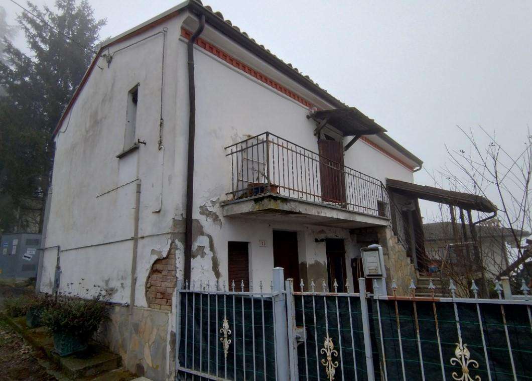 casa indipendente in vendita a Zavattarello in zona Rossone