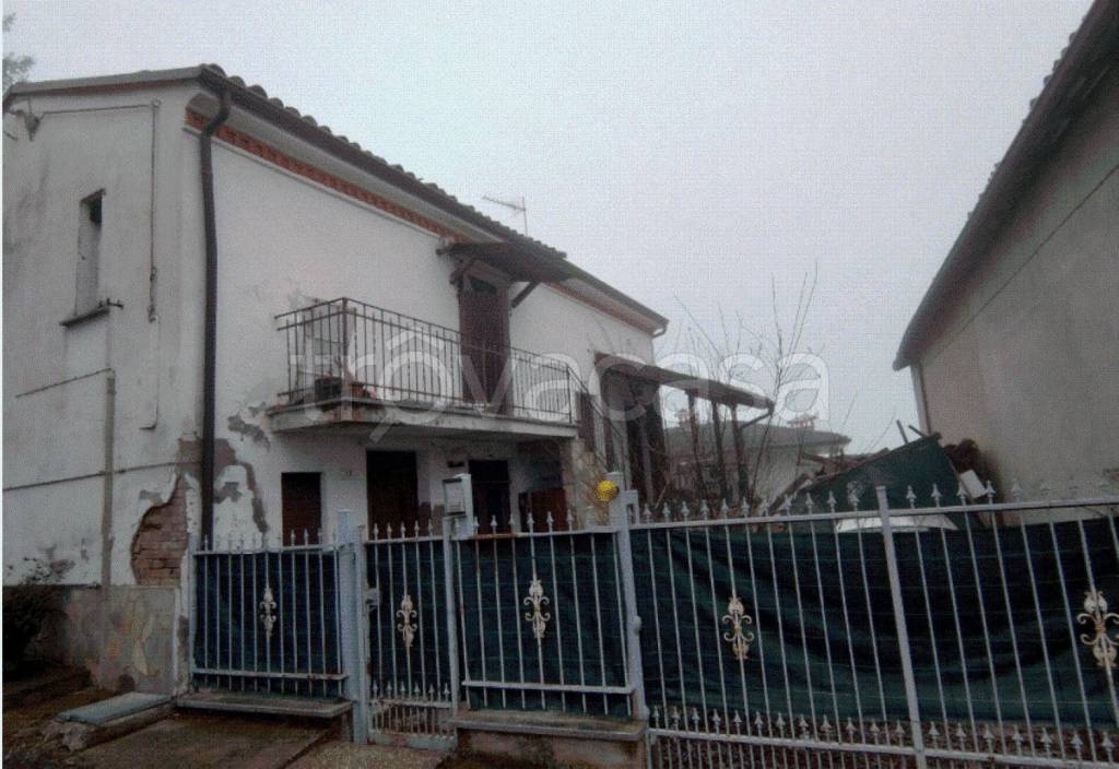 casa indipendente in vendita a Zavattarello in zona Rossone
