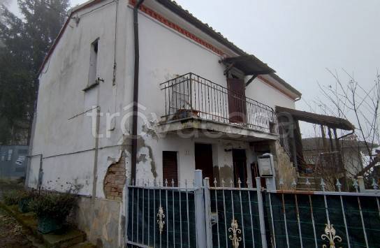casa indipendente in vendita a Zavattarello