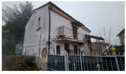 casa indipendente in vendita a Zavattarello