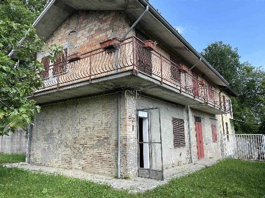 casa indipendente in vendita a Zavattarello