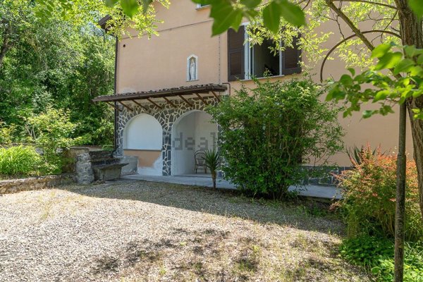 casa indipendente in vendita a Zavattarello