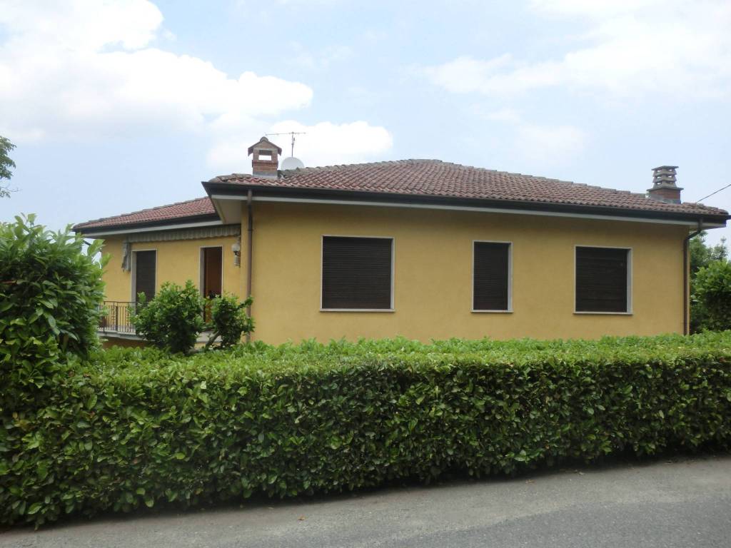 casa indipendente in vendita a Zavattarello
