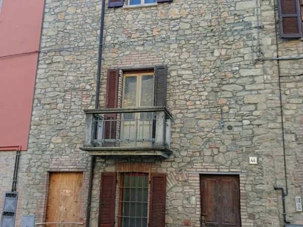 casa indipendente in vendita a Zavattarello