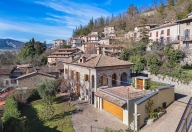 casa indipendente in vendita a Zavattarello