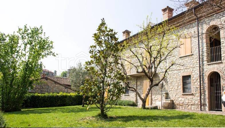 casa indipendente in vendita a Zavattarello