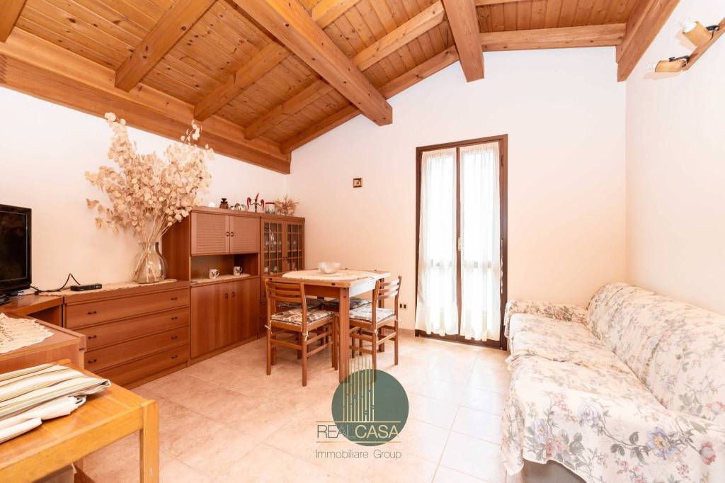 casa indipendente in vendita a Zavattarello in zona Rossone