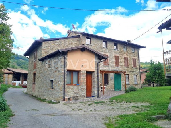 casa indipendente in vendita a Zavattarello