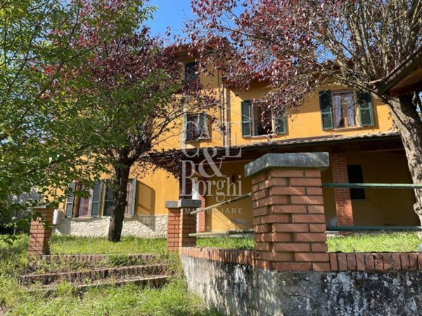 casa indipendente in vendita a Zavattarello
