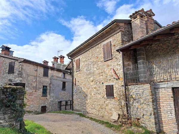 quadrivano in vendita a Zavattarello