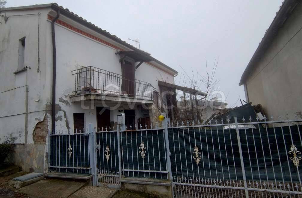 casa indipendente in vendita a Zavattarello in zona Rossone