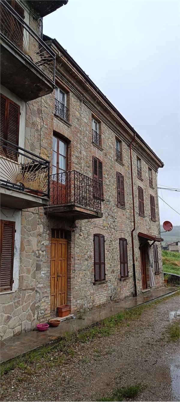 casa indipendente in vendita a Zavattarello