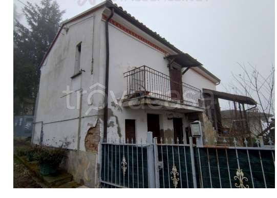 casa indipendente in vendita a Zavattarello