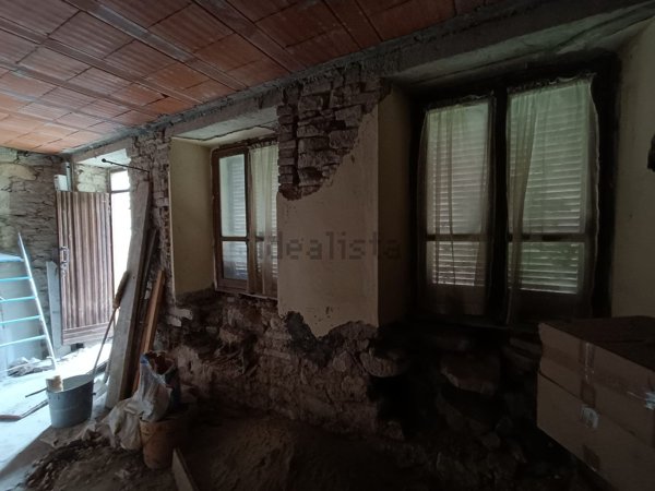 casa indipendente in vendita a Zavattarello