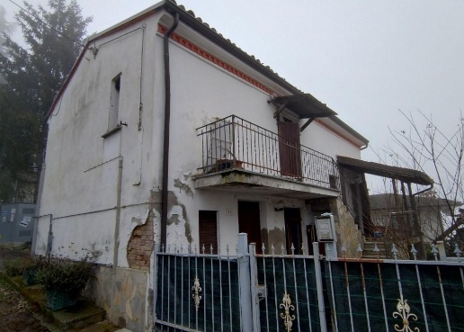 bivano in vendita a Zavattarello in zona Rossone