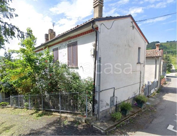 casa indipendente in vendita a Zavattarello in zona Rossone