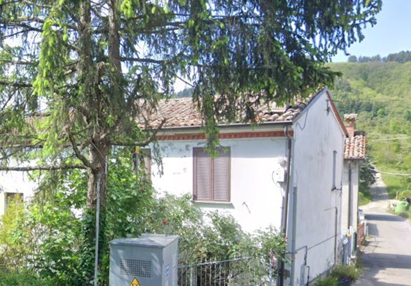 casa indipendente in vendita a Zavattarello in zona Rossone