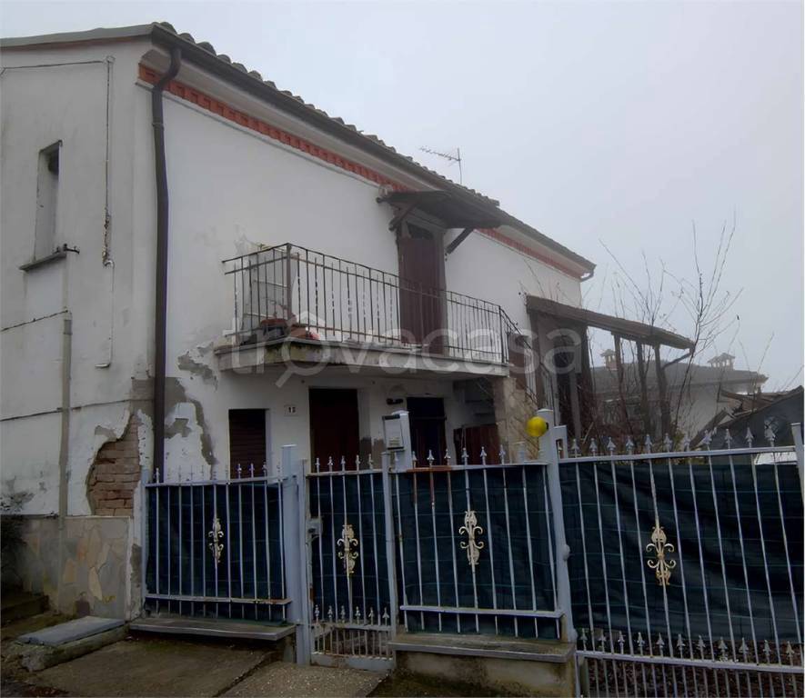 casa indipendente in vendita a Zavattarello in zona Rossone