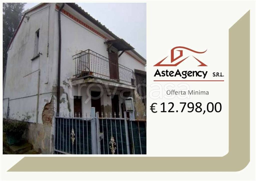 casa indipendente in vendita a Zavattarello in zona Rossone