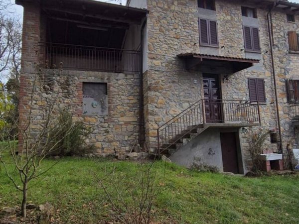 casa indipendente in vendita a Zavattarello
