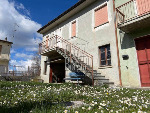 casa indipendente in vendita a Zavattarello in zona Rossone