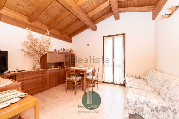 casa indipendente in vendita a Zavattarello in zona Rossone