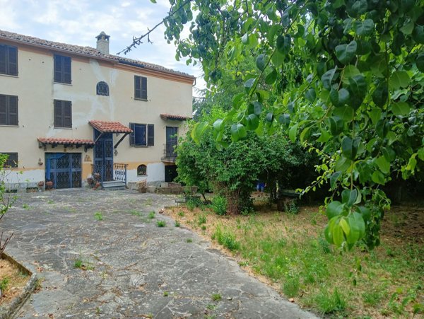 casa indipendente in vendita a Zavattarello in zona Rossone