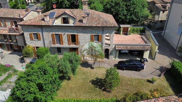 casa indipendente in vendita a Zavattarello