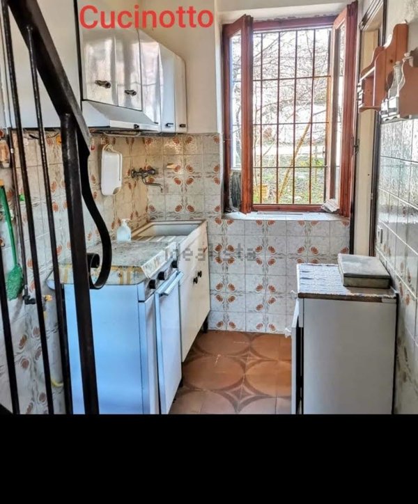 casa indipendente in vendita a Zavattarello in zona Crociglia