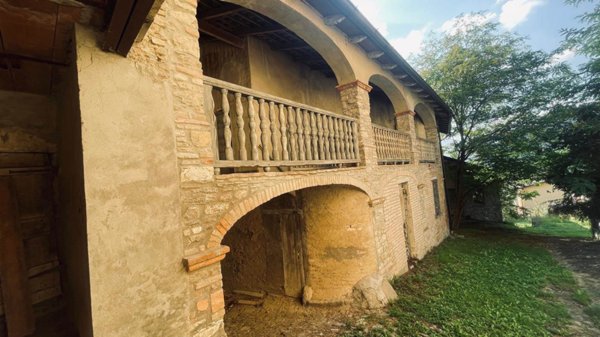 casale in vendita a Zavattarello