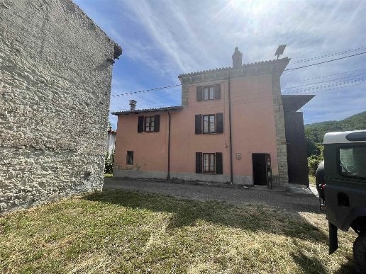 pentavano in vendita a Zavattarello in zona Tovazza