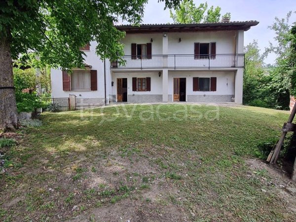 casa indipendente in vendita a Zavattarello