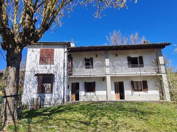 casa indipendente in vendita a Zavattarello