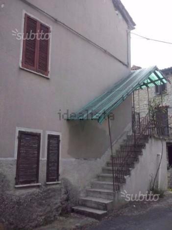 appartamento in vendita a Zavattarello in zona Rossone