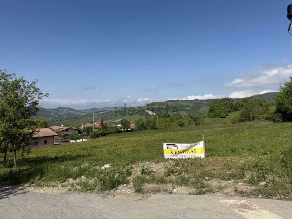 terreno edificabile in vendita a Zavattarello