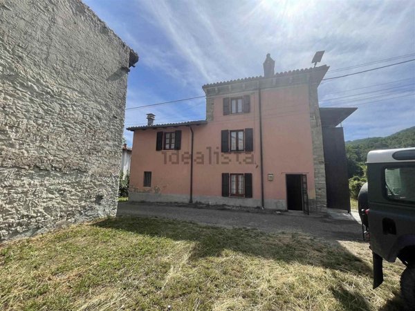 pentavano in vendita a Zavattarello in zona Crociglia