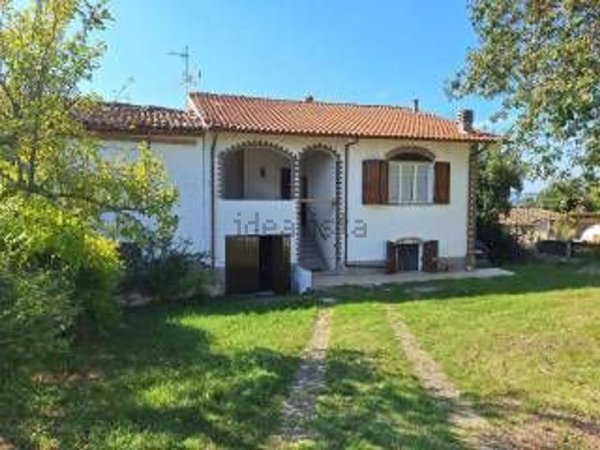 casa indipendente in vendita a Zavattarello