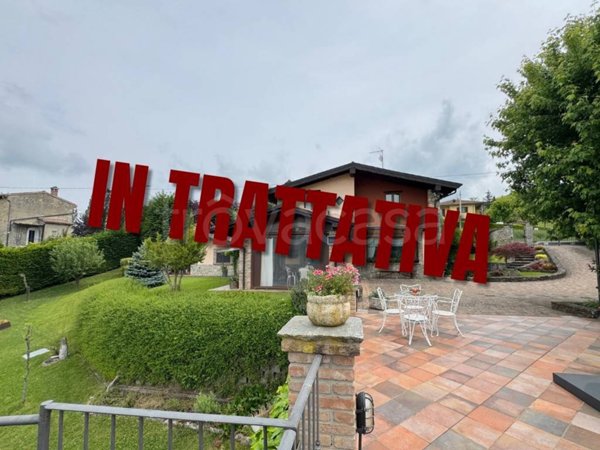 casa indipendente in vendita a Zavattarello in zona Crociglia