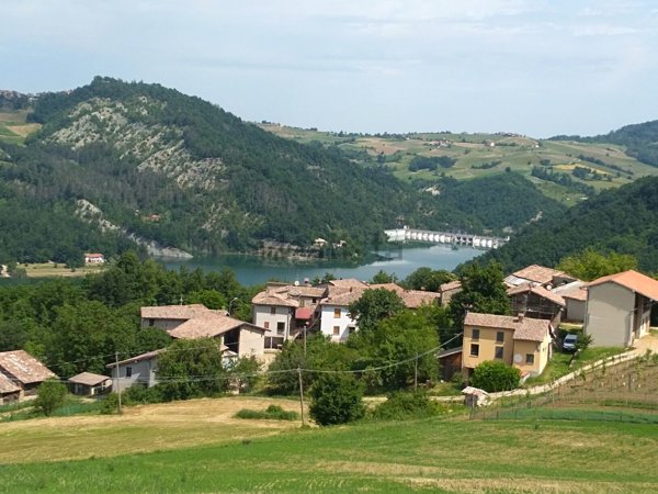 quadrivano in vendita a Zavattarello in zona Crociglia