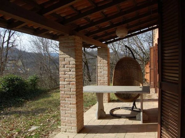casa indipendente in vendita a Zavattarello in zona Ossenisio