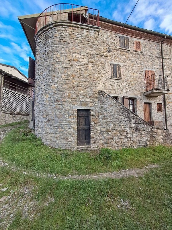 appartamento in vendita a Zavattarello in zona Crociglia