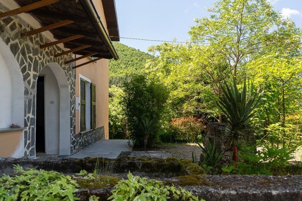 casa indipendente in vendita a Zavattarello