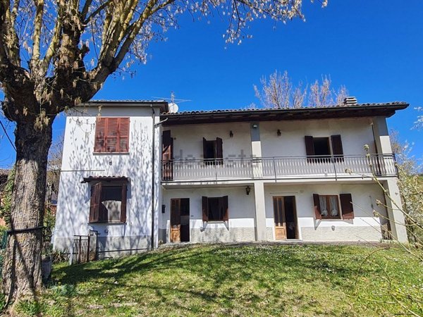 casa indipendente in vendita a Zavattarello in zona Crociglia