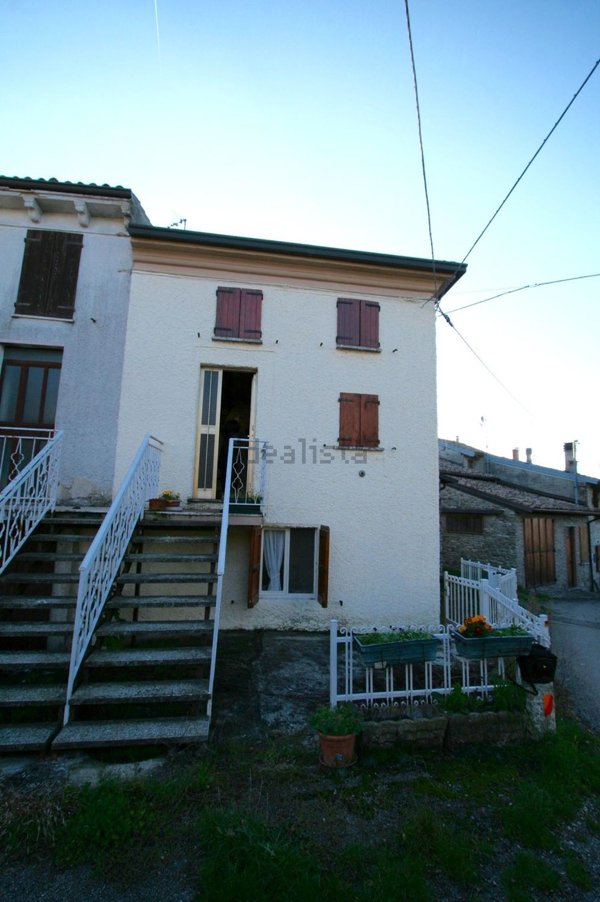 casa indipendente in vendita a Zavattarello