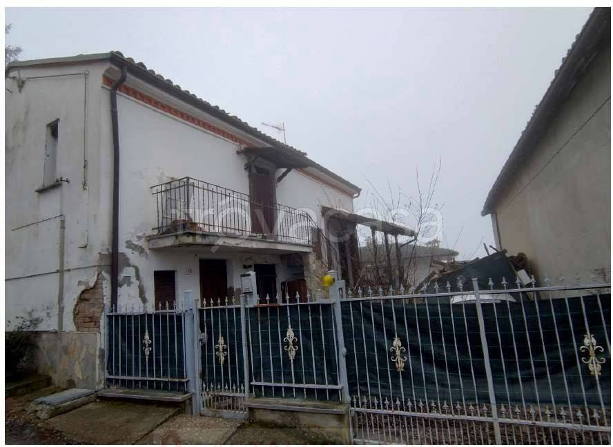 casa indipendente in vendita a Zavattarello in zona Rossone