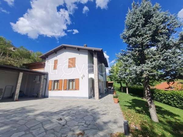 casa indipendente in vendita a Zavattarello in zona Rossone