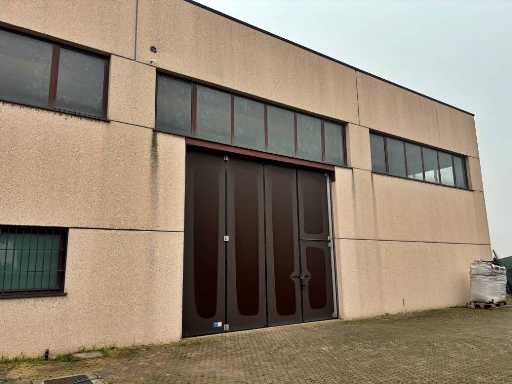 locale commerciale in vendita a Zeccone in zona Villareggio