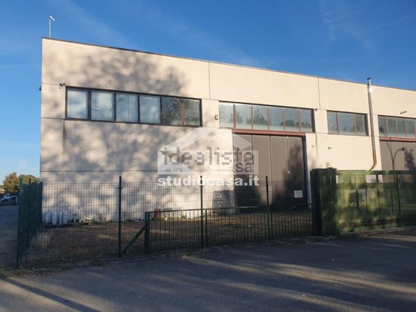 capannone in vendita a Zeccone